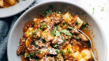 Pinch of Yum's 5 ingredient recipe for short rib ragu.