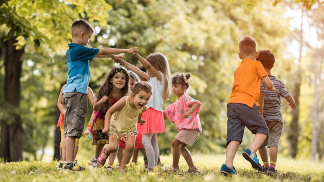 a picture of kids playing backyard games, games to play outside
