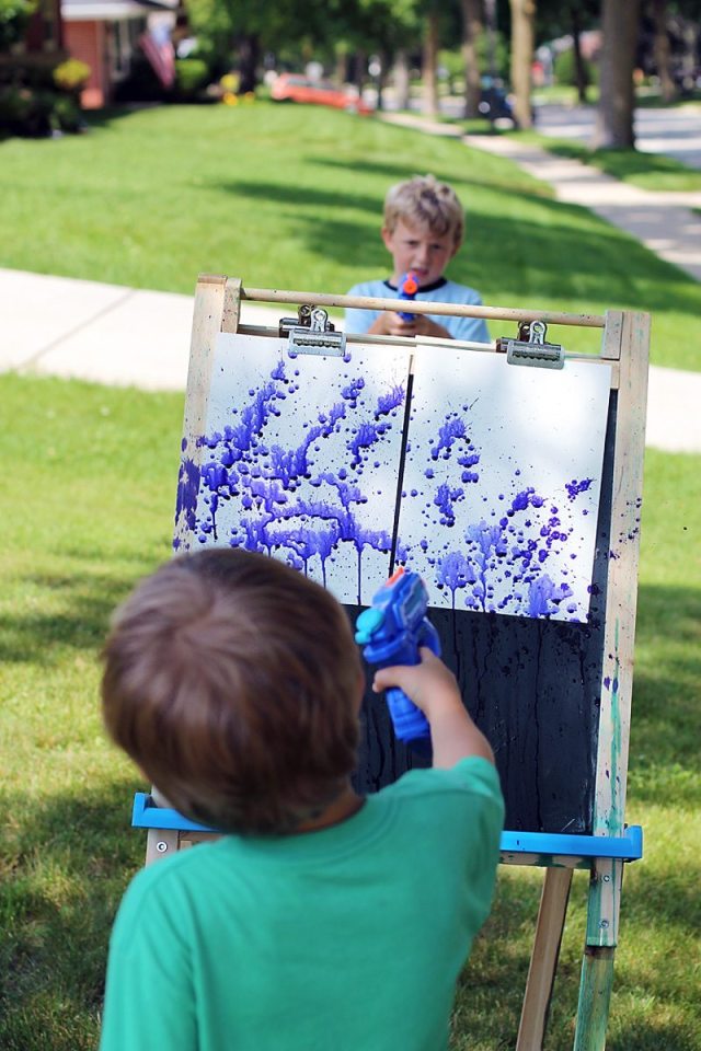 use a squirt gun for outdoor art